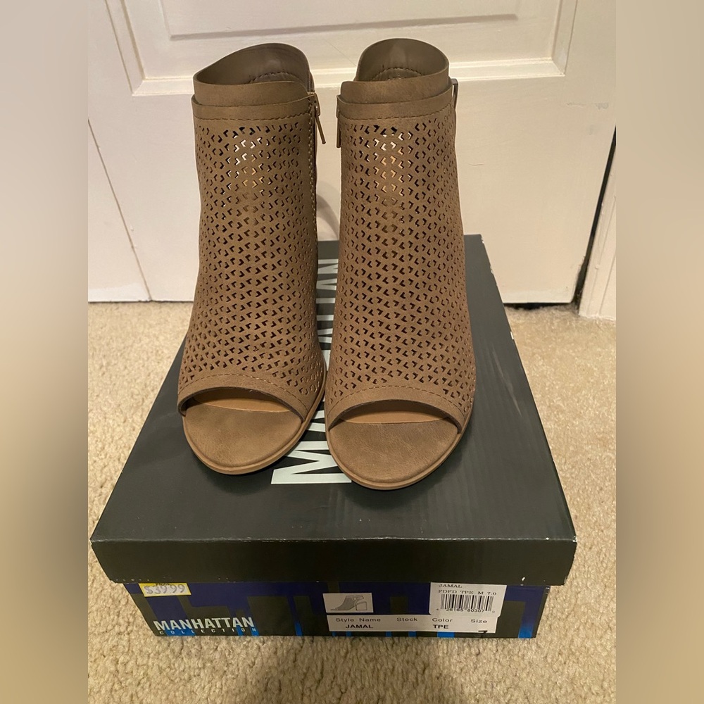 Manhattan Collection Women’s Brown Peep-Toe Heeled Boots- Size 7